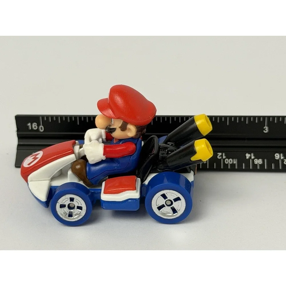 Hot Wheels Mario Kart Mario Standard Kart Die-Cast Car – 2018 Mattel Blue Wheels